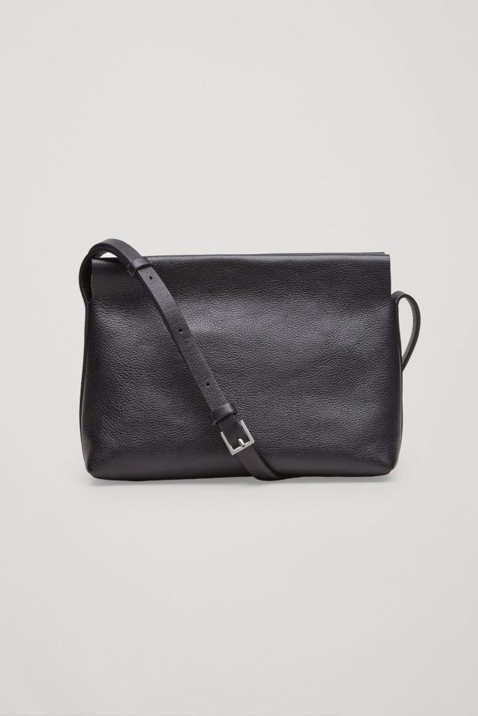 COS - textured leather shoulder bag - Dresscodes